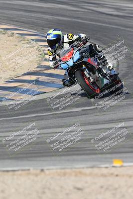 media/Dec-01-2025-Moto Forza (Mon) [[2daa91e15f]]/2-Intermediate Group/Session 2 (Turns 9 and 10)/